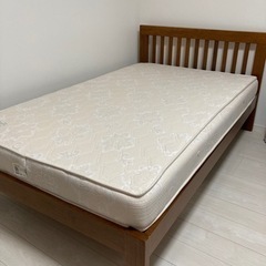 【無料】セミダブルベッド　マットレス付き