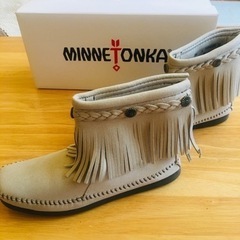 MINNETONKA(ミネトンカ) レディースバックジップブーツ...