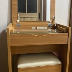 《決まりました》コンパクトドレッサー　机　スツール付き