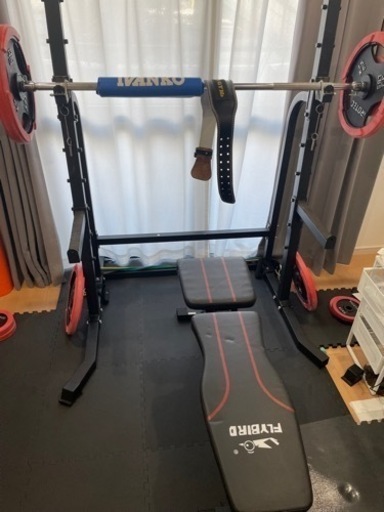 パワーラック、インクラインベンチ、バーベル、ダンベル