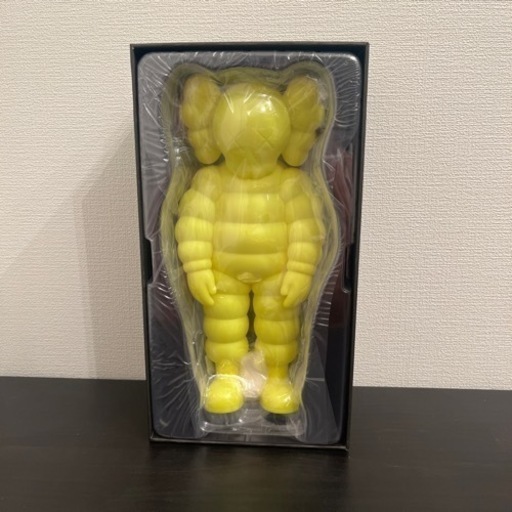 kaws what a party yellow カウズ 黄色 フィギュア