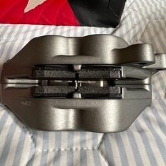 ブレンボ 4potキャリパー 40mmピッチ 右用の画像