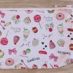 新品未開封ハート🩷のオーバーニーとリボン🎀の透けタイツ＆スイーツ柄耐水性化粧ポーチの画像