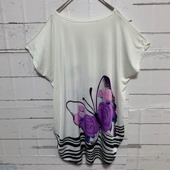 蝶々柄　花柄デザイン　ロングTシャツ　Lの画像