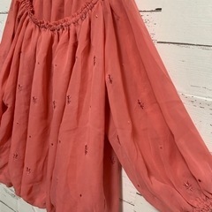 レディース　サーモンピンク　ブラウスの画像