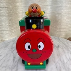 【美品】アンパンマン ボールがとびだす！ はしるよポンポンSLマンの画像