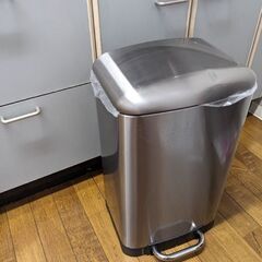 【無料】キッチンゴミ箱　ペダル仕様