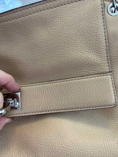 フェラガモのショルダーバッグ