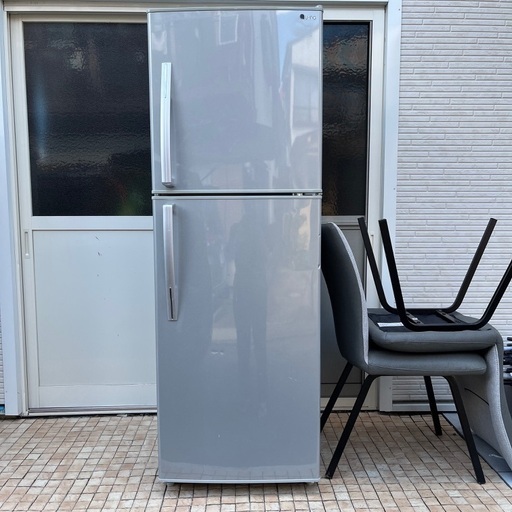 2017年　228L 2ドア　冷蔵庫　右開　ユーイングur-f230h