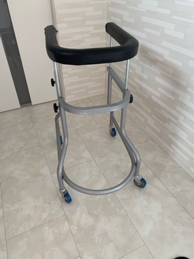 値下げしました。高齢者にいかがですか歩行器