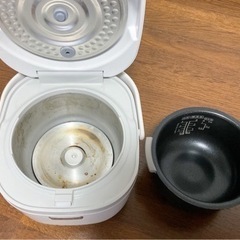 【お譲り先決定】シャープ3合炊き炊飯ジャーの画像