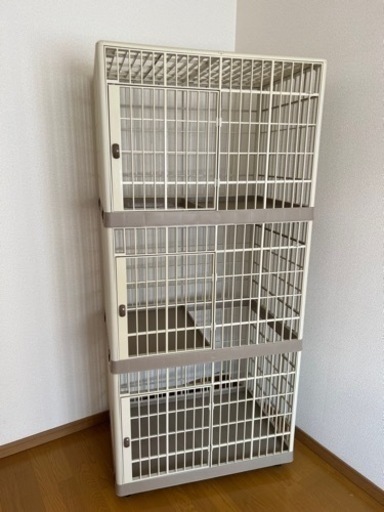【中古】猫用ケージ　3段　キャスター付　プラスチック製