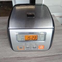 TOSHIBA 炊飯器　3合炊き　2011年製