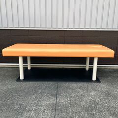 マッサージベッド（オレンジ・W70×D180×H55cm）まくら・クッション付き①の画像