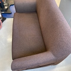 2人掛け、ソファー床置きの画像