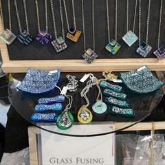 ハンドメイド＆小物雑貨販売
＊同時開催☆占い鑑定会

