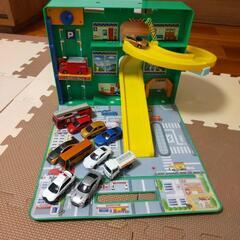 お話中トミカ　乗り物おもちゃ　オモチャ　玩具