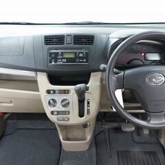 【デザインが良く室内が広い車！！】　小回りも利き運転がしやすいです。