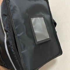 ウーバーイーツ配達用カバンの画像