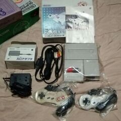 ニューファミコン(箱､説明書有り)､ACアダプター(箱有り)､AVケーブルの画像