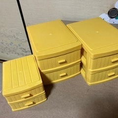 ダイソーの収納ケース大2個小2個