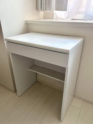 コンセント付きデスク
