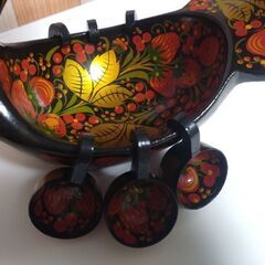 ロシアの伝統民芸品　ホフロマ塗りの画像