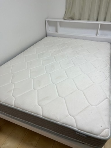 ダブルベッド(マットレス付き)売ります！