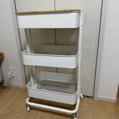 IKEA ワゴン　蓋付きの画像