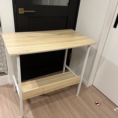 パソコンデスクの画像