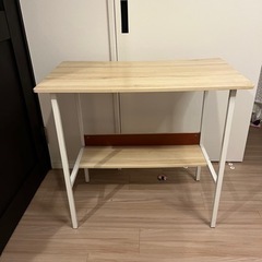 パソコンデスクの画像