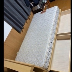 （価格変更しました）マットとシングルベッド