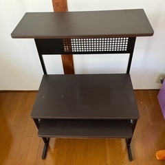 パソコンデスクの画像