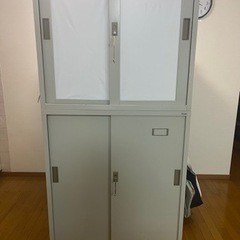 スチールの棚