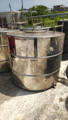 ステン水タンク　1個30000円