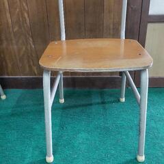 小学校の椅子の画像