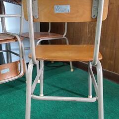 小学校の椅子の画像