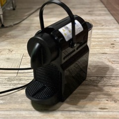 ネスプレッソ NESPRESSO コーヒーメーカーC40 ブラック 0.6Lの画像