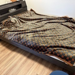 ダブルベッドの画像