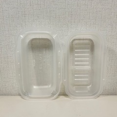 哺乳瓶の消毒用タッパー２つ