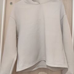 ユニクロＬフード付きトレーナーの画像