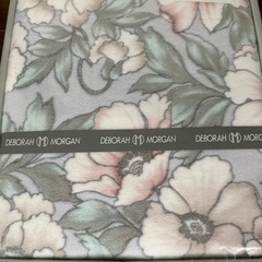 DEBORAH MORGAN 綿毛布　花柄　エンボス加工綿毛布　花柄　新品 未使用　ブルーグレー系の画像