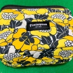 黄色い花柄ポーチの画像