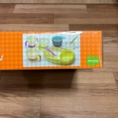 コンビ　食器セットの画像