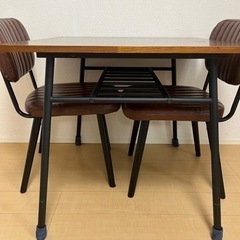 ダイニングテーブル2人掛け用無料でお譲りします。