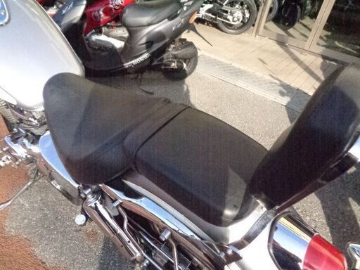 NO.4784 シャドウ４００ (SHADOW)　水冷４サイクルＶツインエンジン　シルバー＆ホワイト　☆彡 NO.4784 シャドウ400 (SHADOW) 水冷4サイクルVツインエンジン