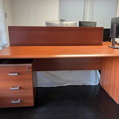 【値下げ】事務机、ローラー付き袖机セット (11月末まで)の画像