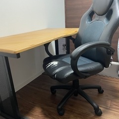 大きめのデスク&チェアの画像