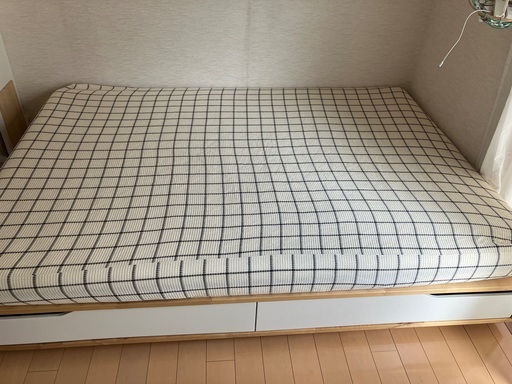 イケア　ダブルベッド　マットレス、寝具付き　IKEA MANDAL