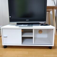 9月末に引っ越しの為：SONY 26型　液晶テレビと2個のリモコン、テレビ台付。の画像